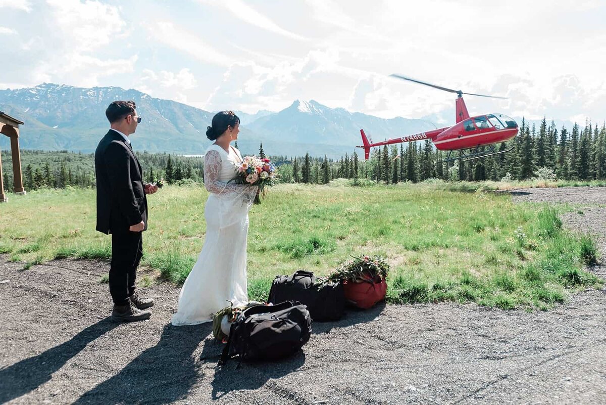 helicopter-glacier-luxury-vow-renewal-alaska-Soul-and-Sky-Weddings