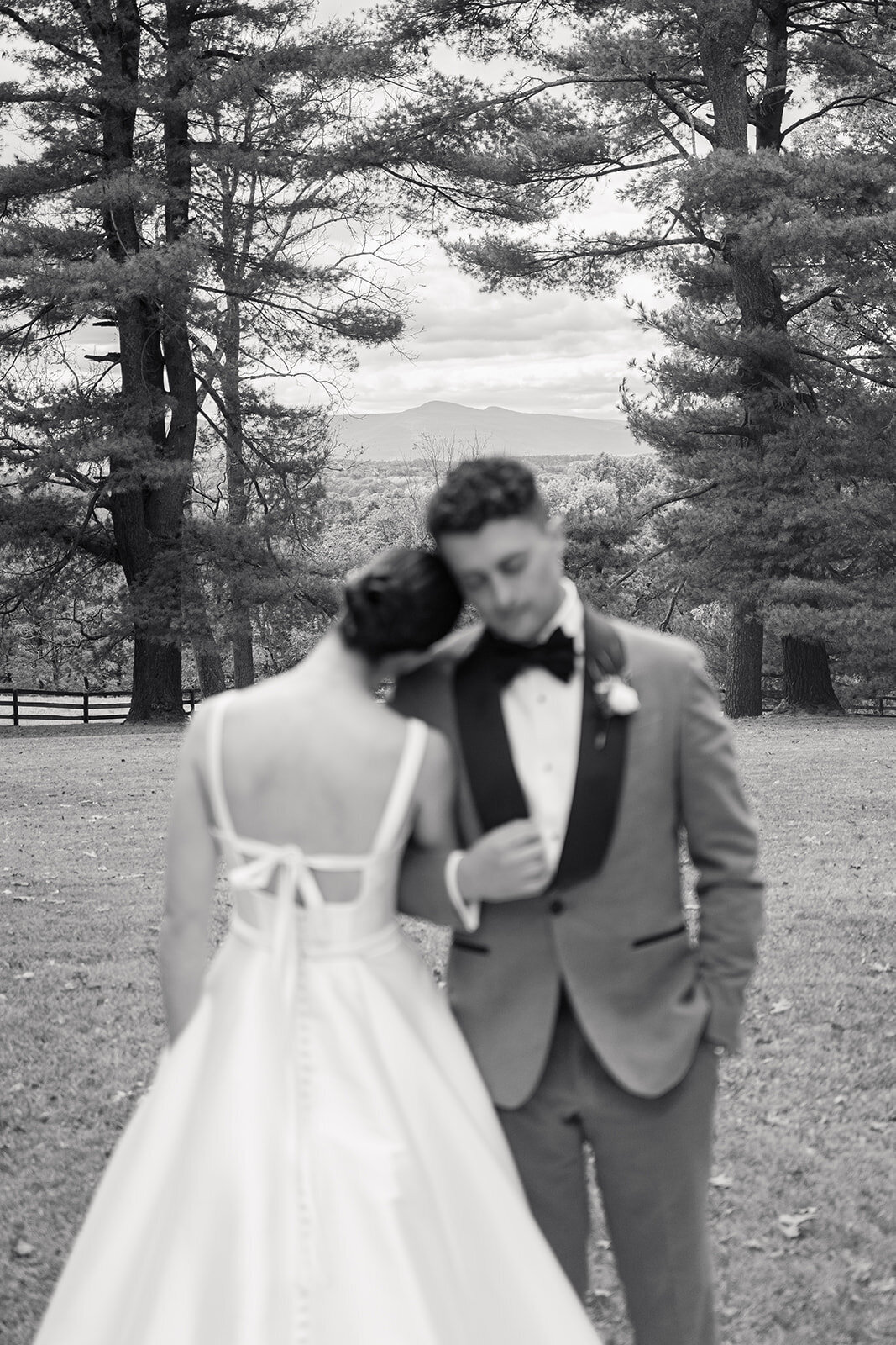 6-tender-moment-upstate-new-york-fall-wedding