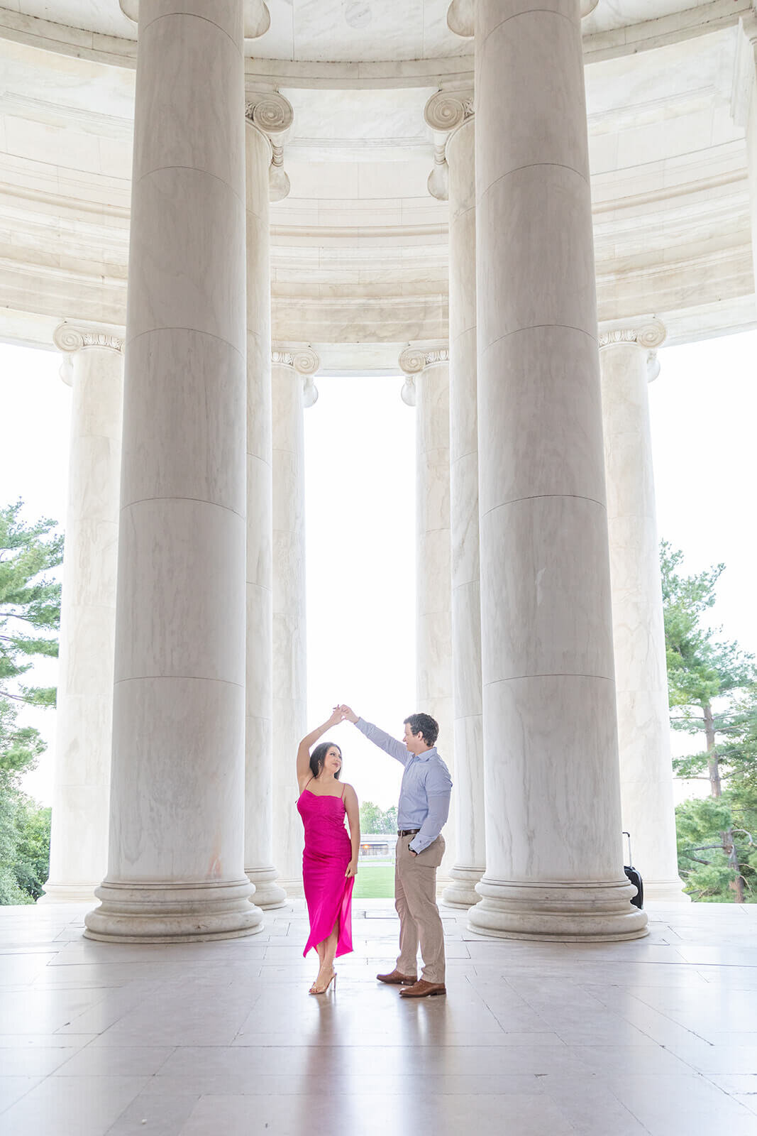 engagement session at Jefferson Memorial