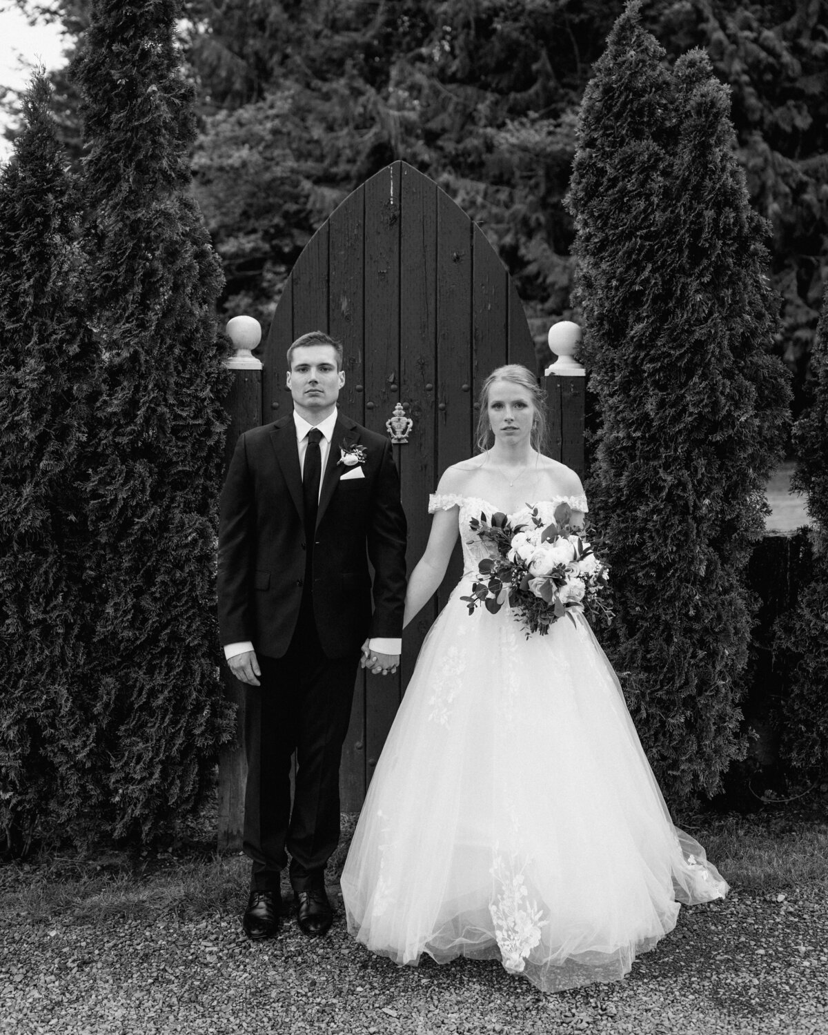 green_gates_at_flowing_lake_snohomish_washington_wedding_05
