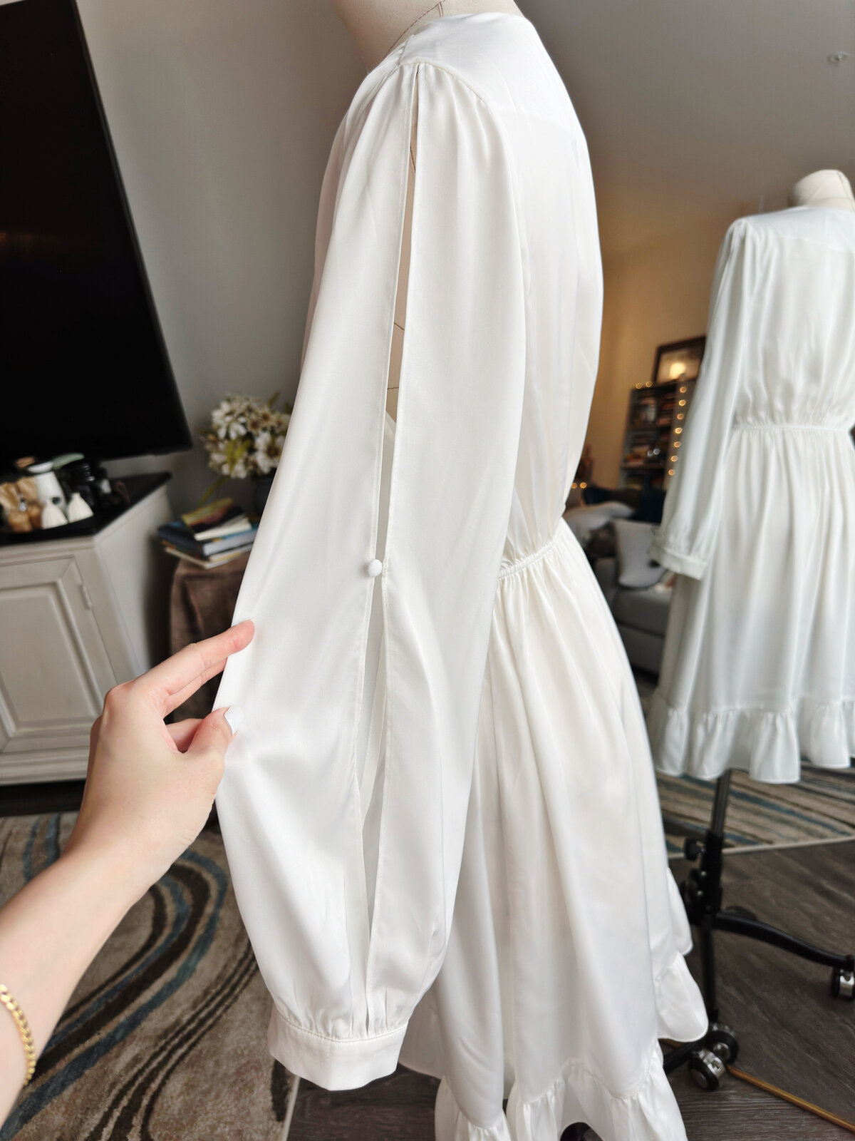 Lightweight bridal getting-ready robe with elastic waistline and flowy sleeves
