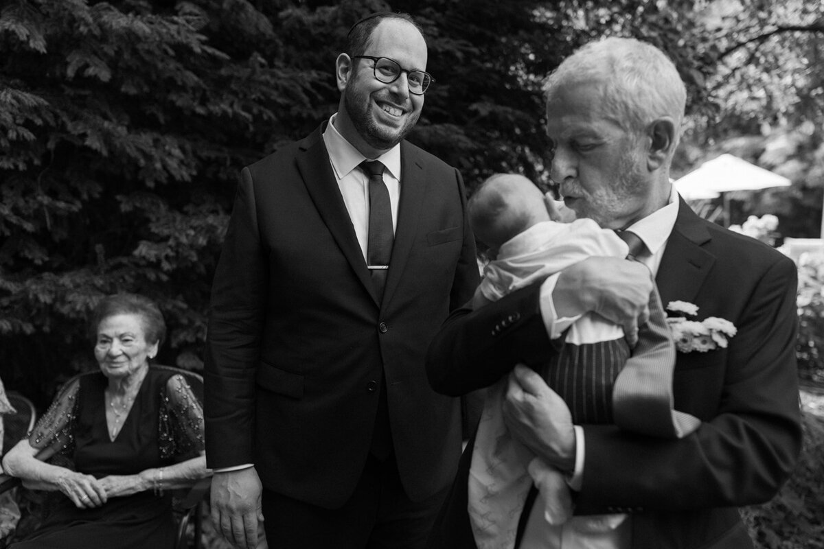 candid-ceremony-moment-hart-house-vancouver-thegodards