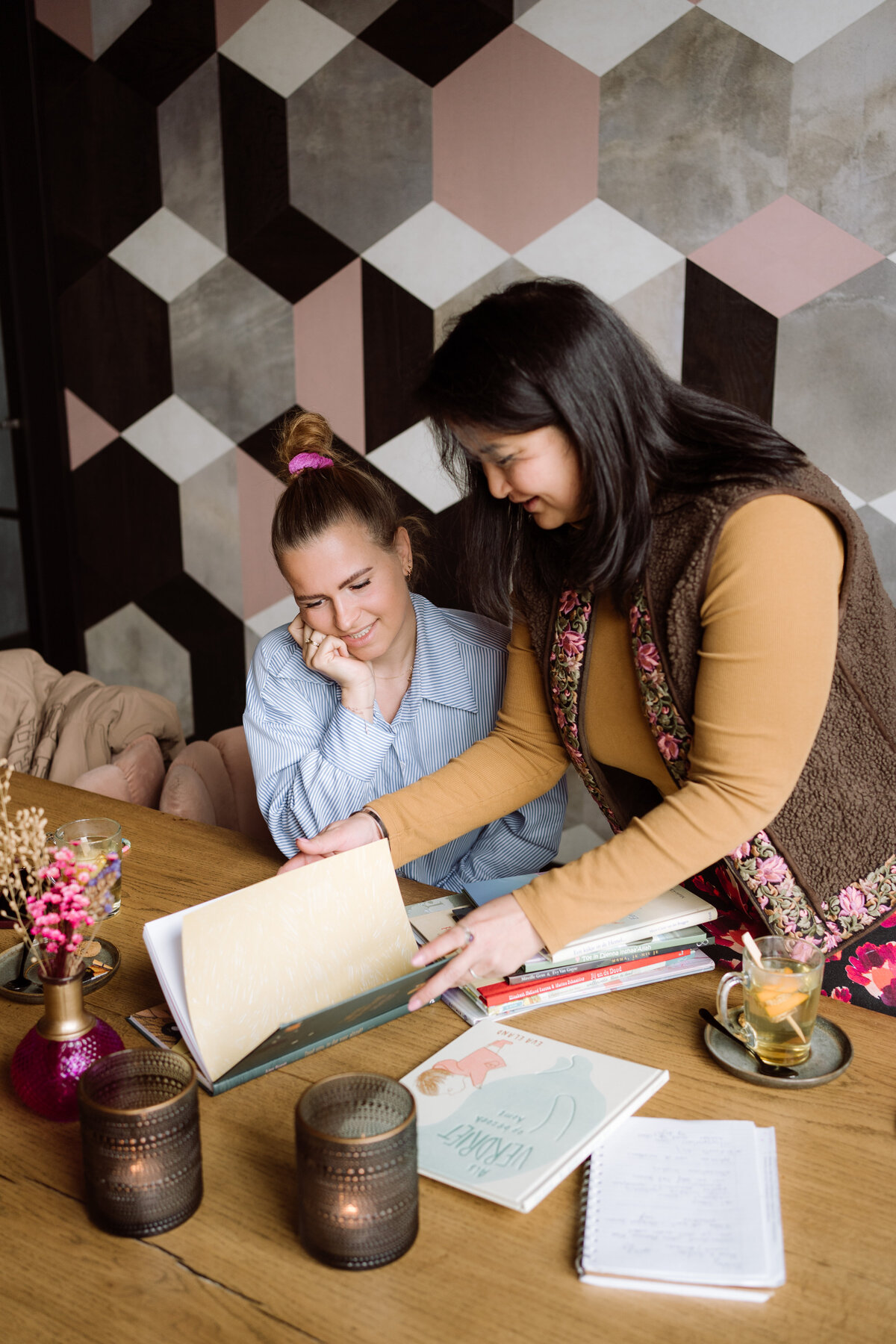 Branding shoot De laatste Vaart - boekjes die helpen bij de verwerking voor kinderen. 