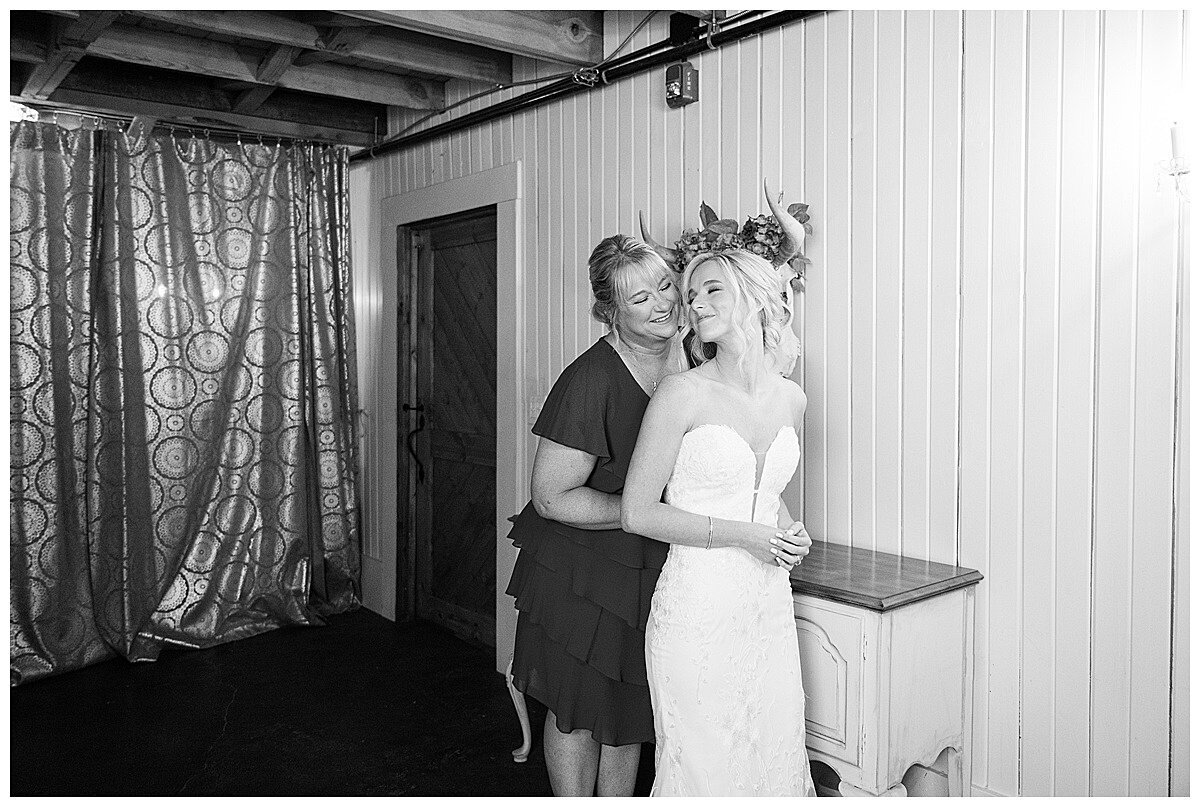 the-white-barn-wedding-getting-ready-49