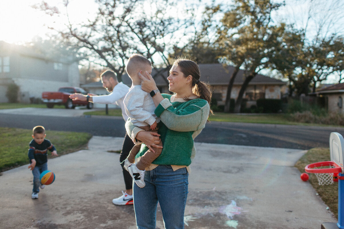 mom_comforting_kid