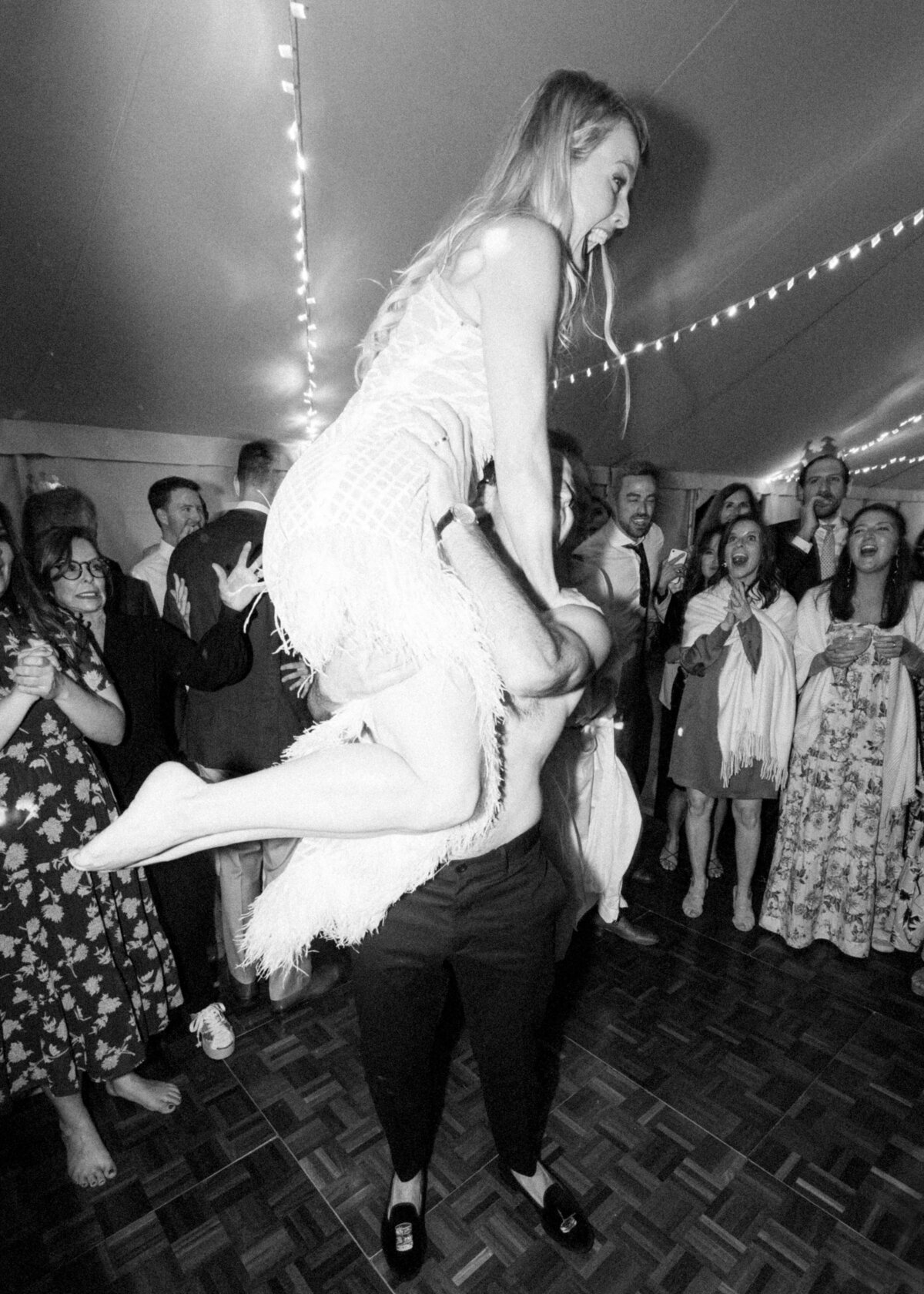 chloe-winstanley-weddings-cotswolds-cornwell-manor-bride-groom-lift-bronx-banco