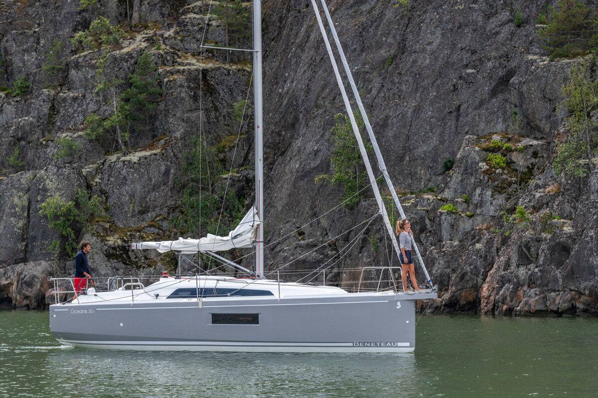 Beneteau-oceanis-30.1-12