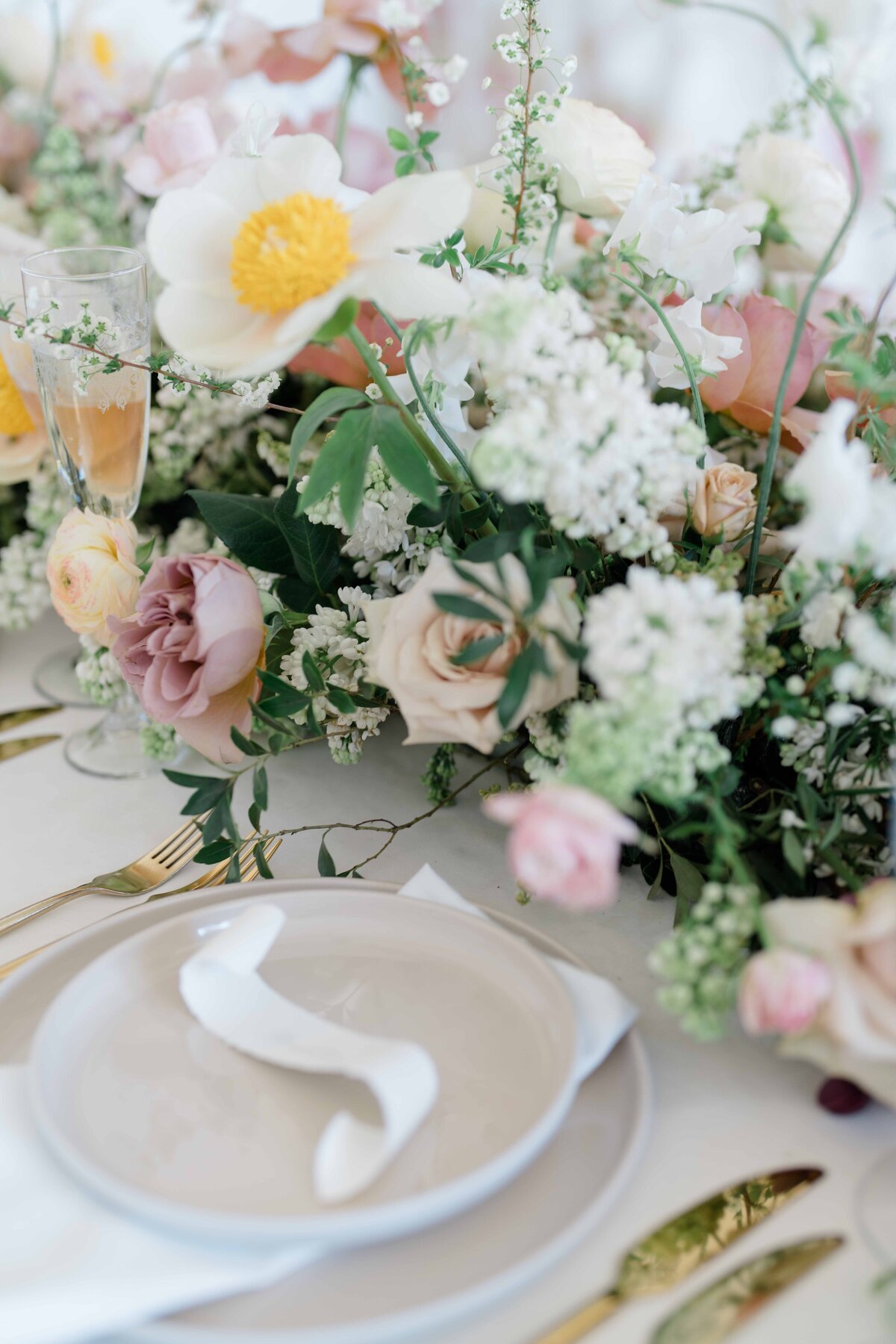 plate setting a wedding reception