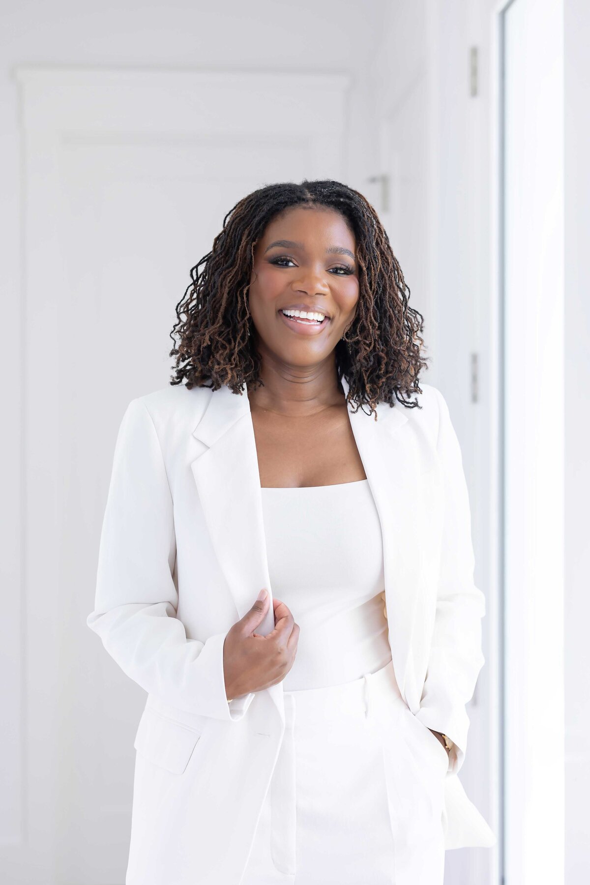 Modern brand photography for women featured in a stylish and empowering branding gallery, perfect for female entrepreneurs and creatives.