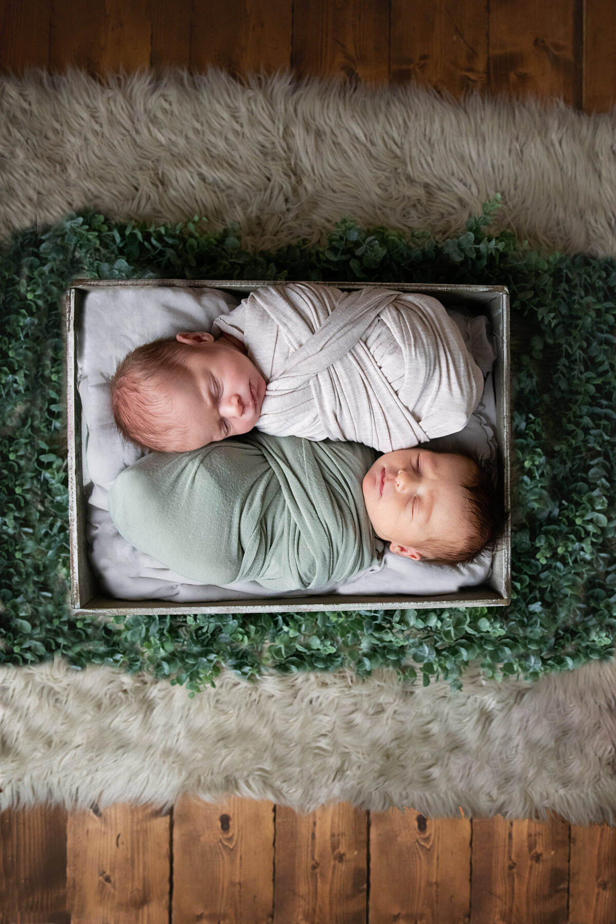 newborn-twin-photographer-cuyahoga-falls