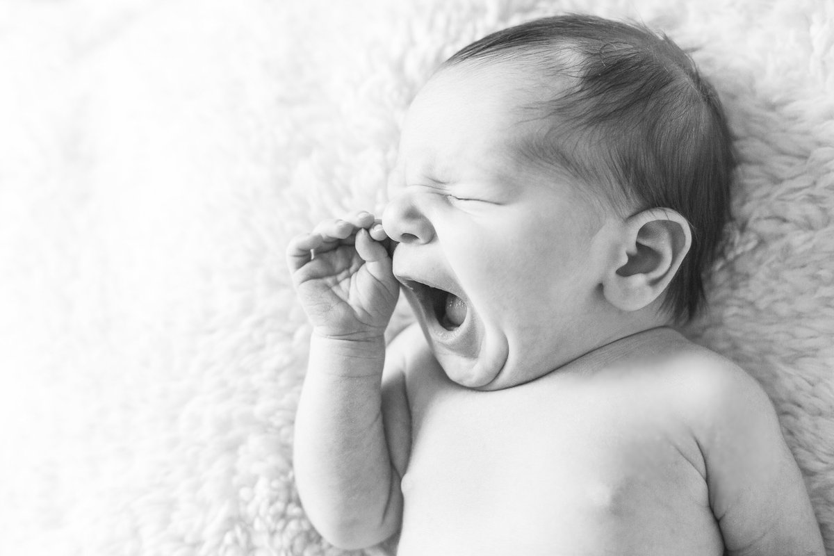 Laura-Klacik-Photography-Lifestyle-Newborn-Photos-2-6