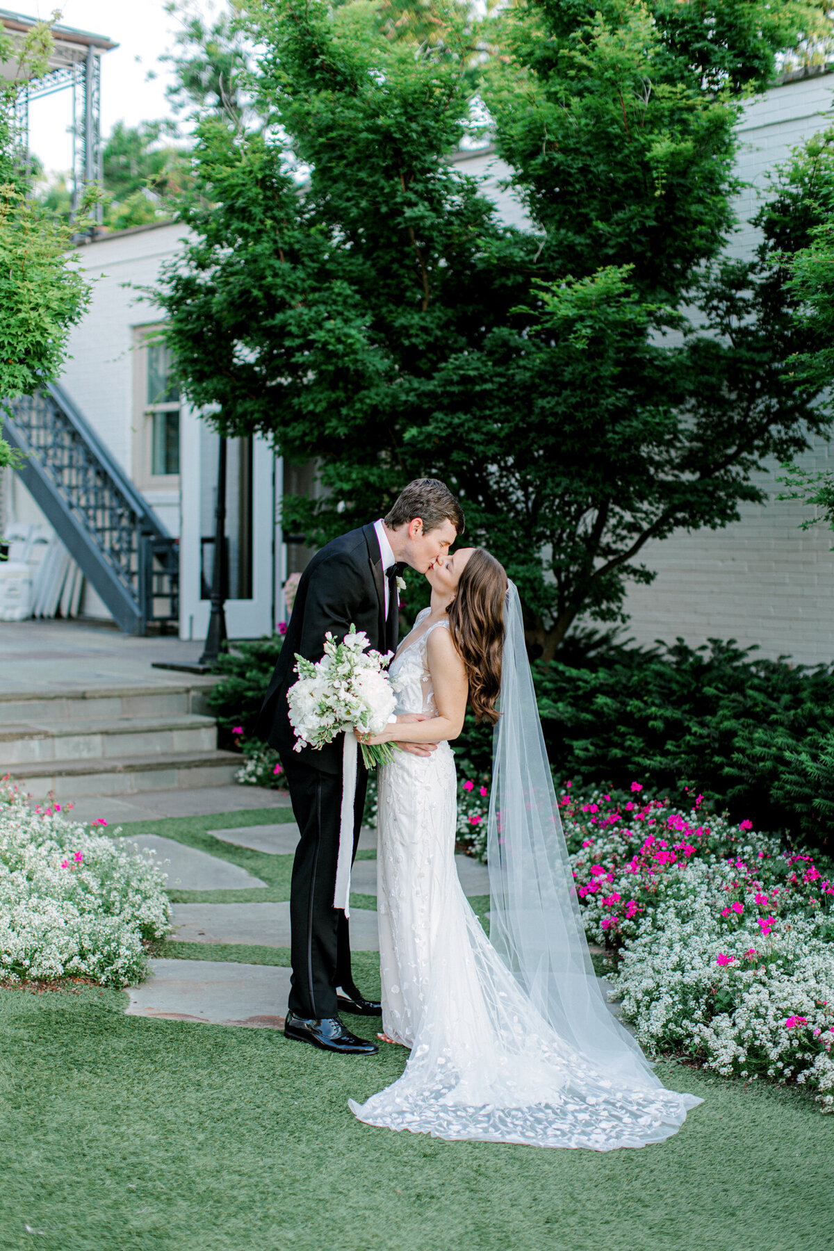 Gena & Matt's Wedding at the Dallas Arboretum | Dallas Wedding Photographer | Sami Kathryn Photography-176