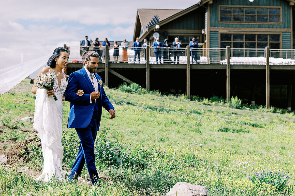 black-mountain-lodge-wedding-couple-19