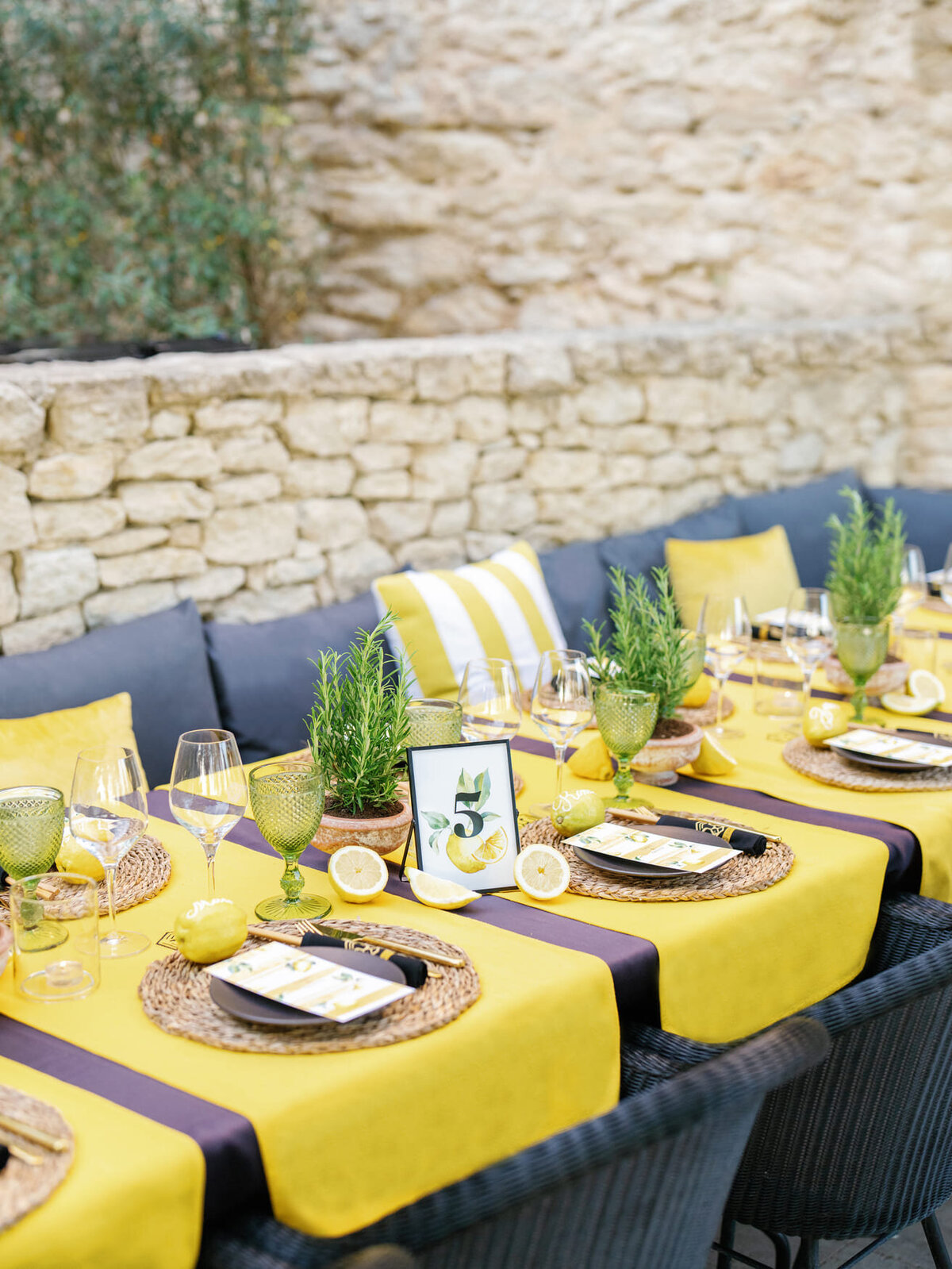 lemon-and-rosemary-table-decoration