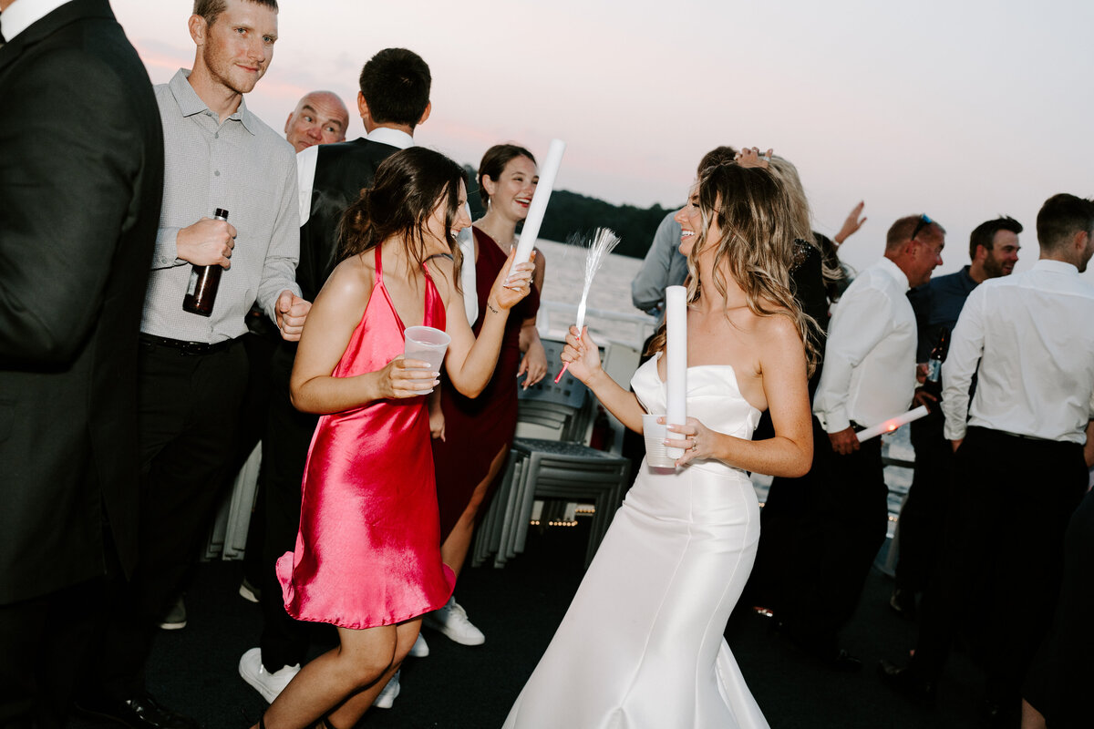 abby-parker-lake-minnetonka-wedding-105