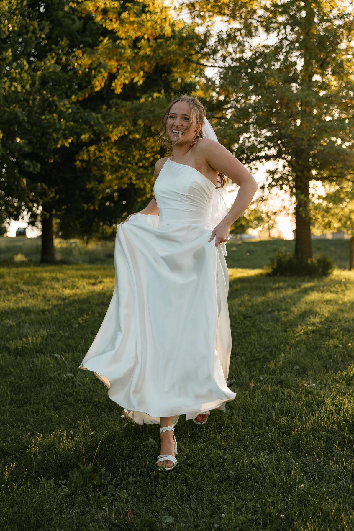 Sydney and Brant's Rustic Midwest Wedding Photography-598
