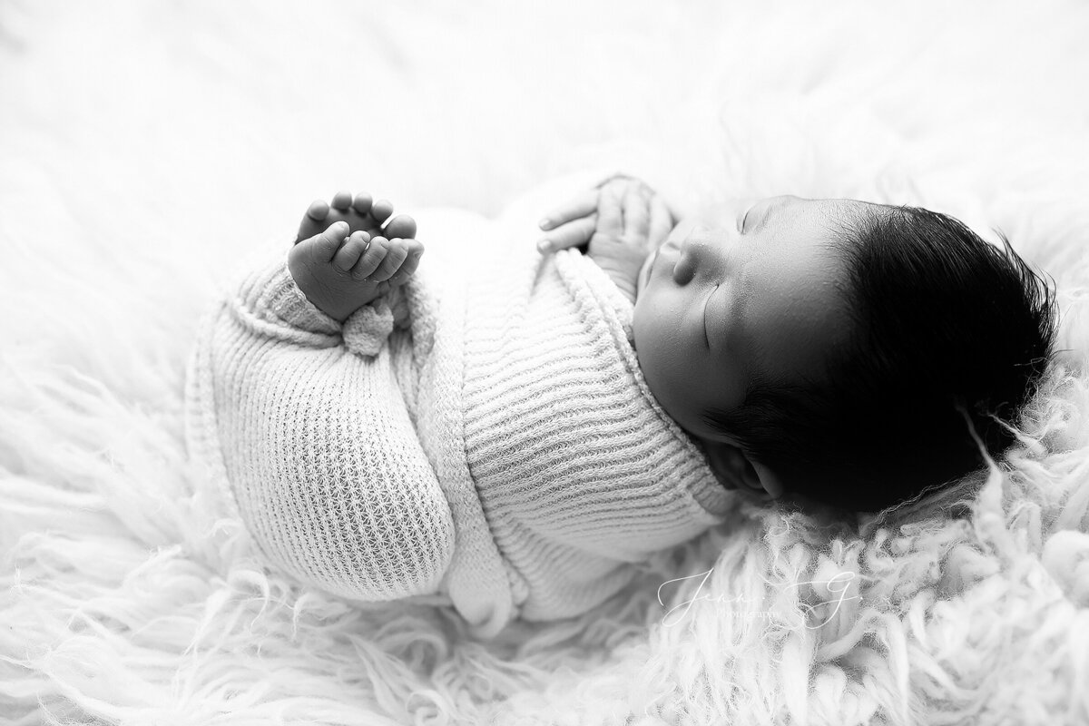 simple newborn photoshoot