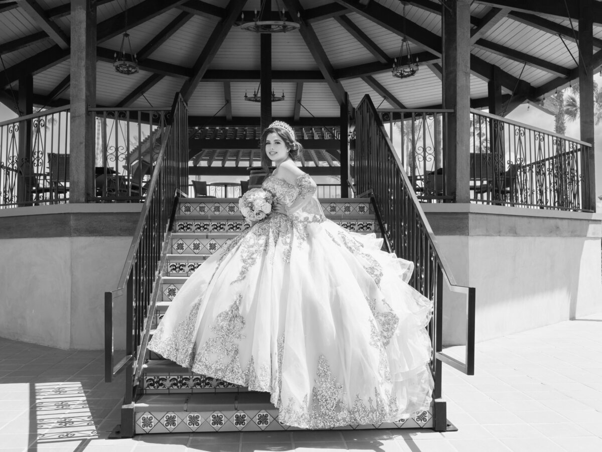 portrait of the quinceañera in black and white