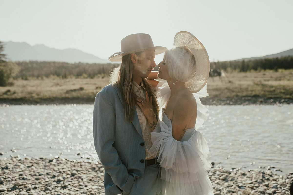Close-up-bride-groom-kiss