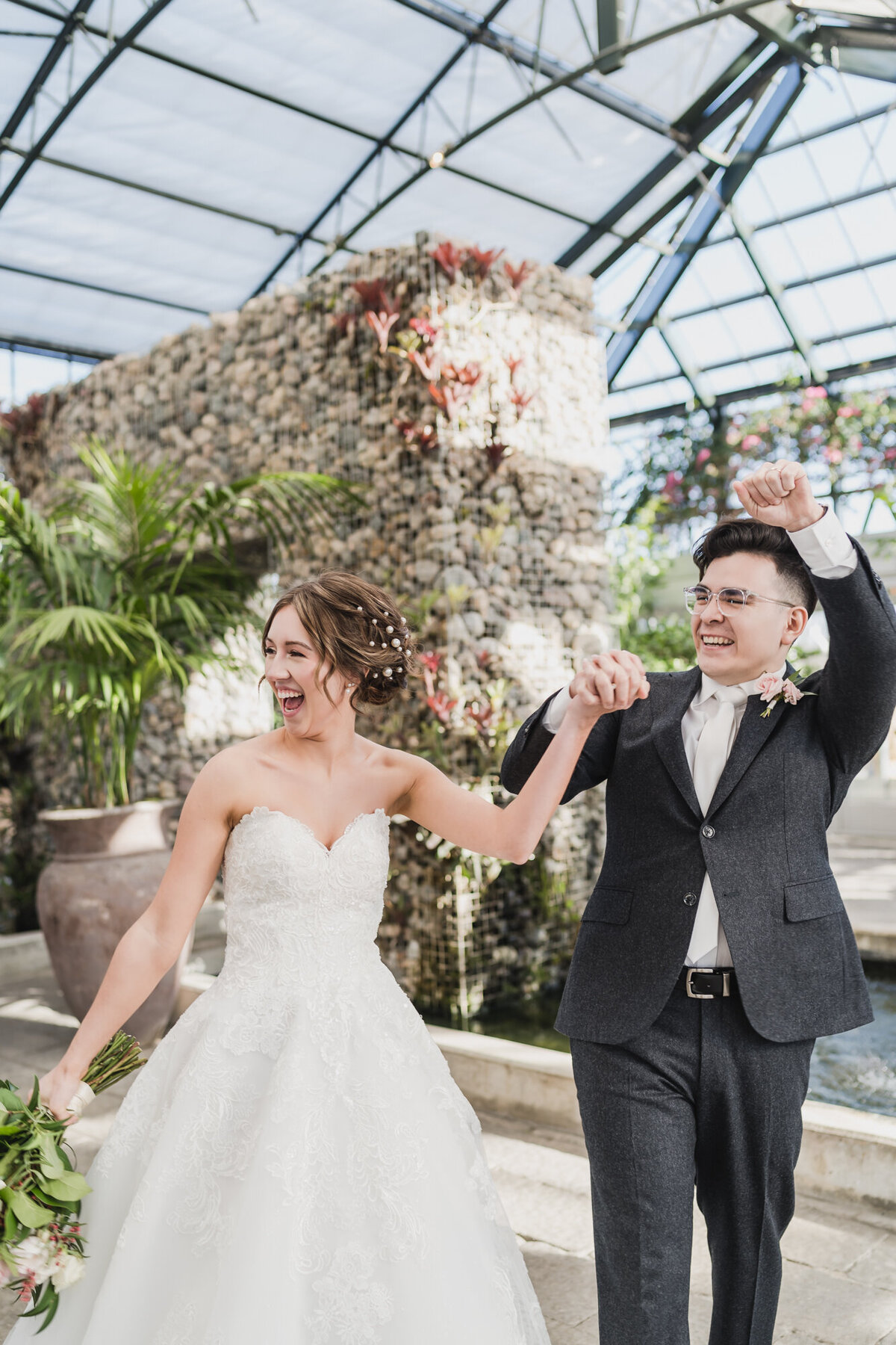 BLUSH AND BLACK SPRING PLANTERRA CONSERVATORY WEDDING IN WEST BLOOMFIELD, MICHIGAN PROVIDED BY KARI DAWSON, TOP-RATED DETROIT WEDING PHOTOGRAPHER, AND HER TEAM86