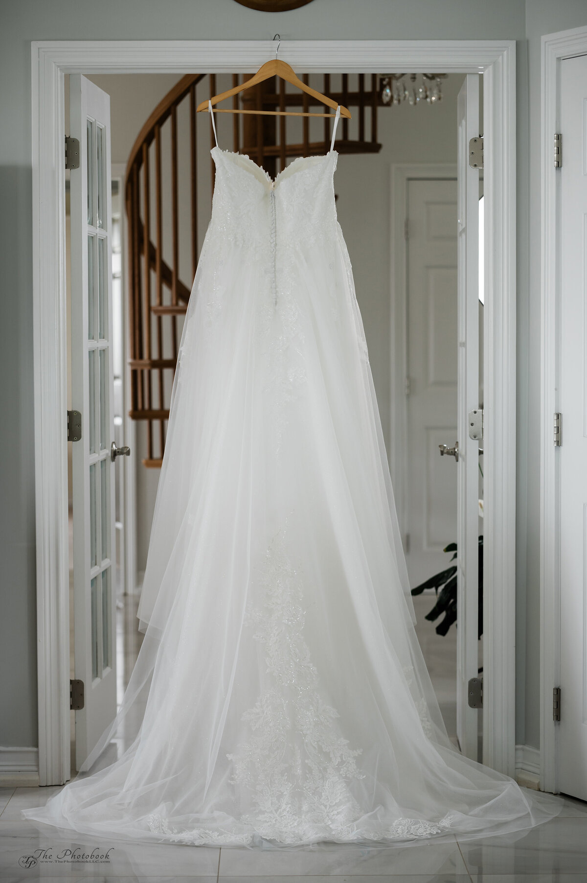 TP6_4356--Lake Erie-Wedding-Dress-Michigan- bride-groom