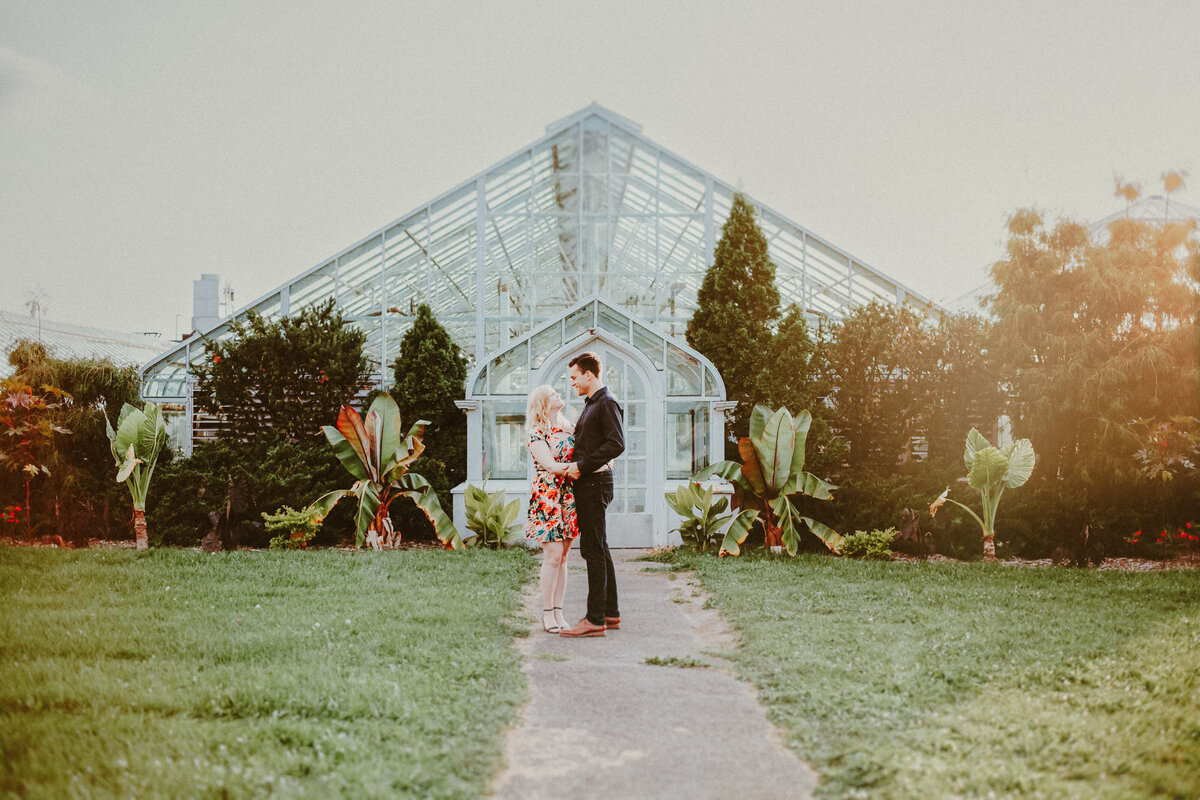 engagement-session-by-the-tropical-greenhouses-in-ottawa-1
