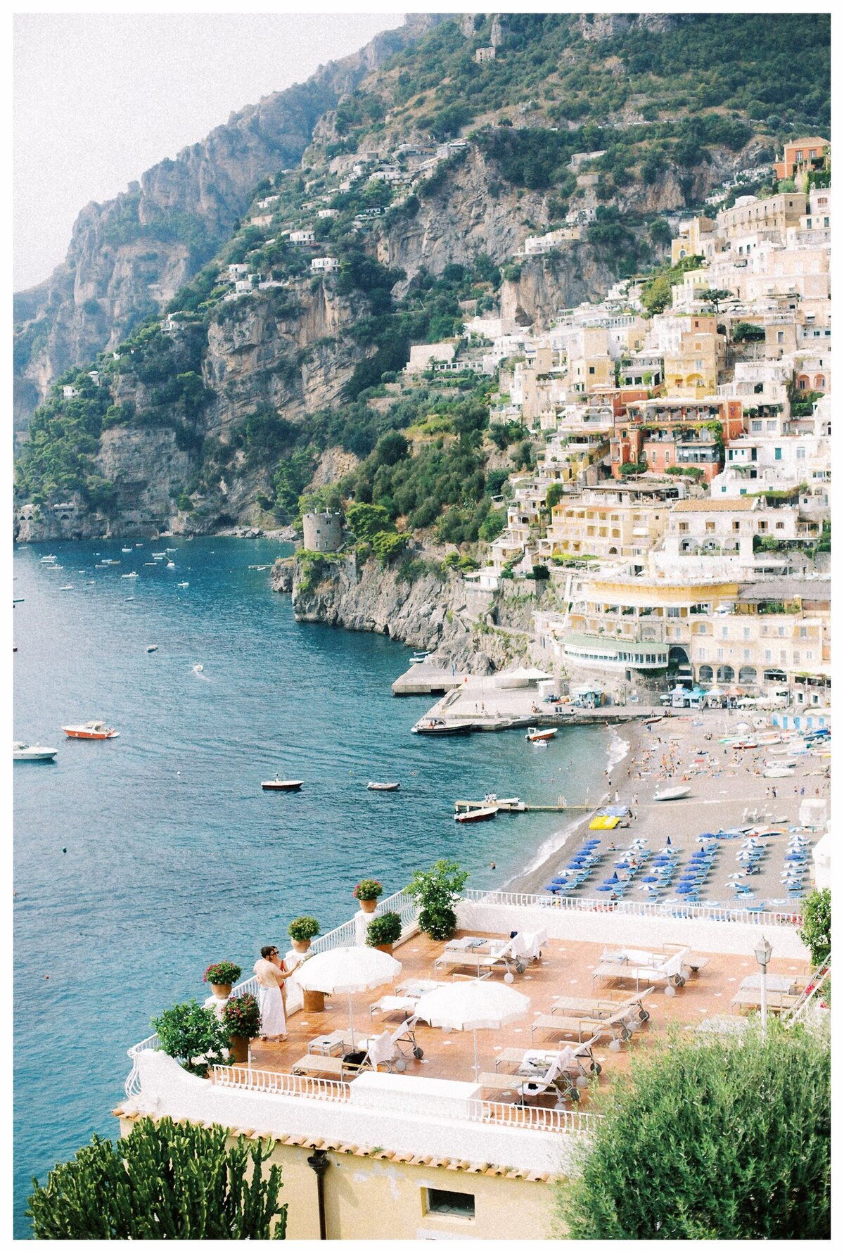 Positano-Amalfi-Coast-Vintage-Car-Vespa-Photographer-Couple_0165