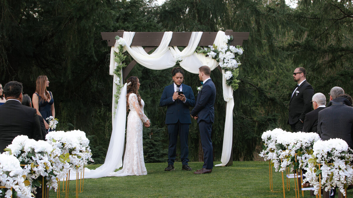 trinity-tree-farm-documentary-wedding-jennifer-moreno-photography