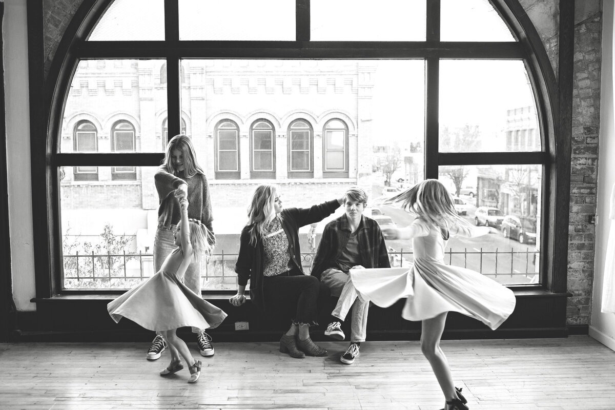 1jamiefindlayphotographypocatellofamilyphotographertemple-121bw