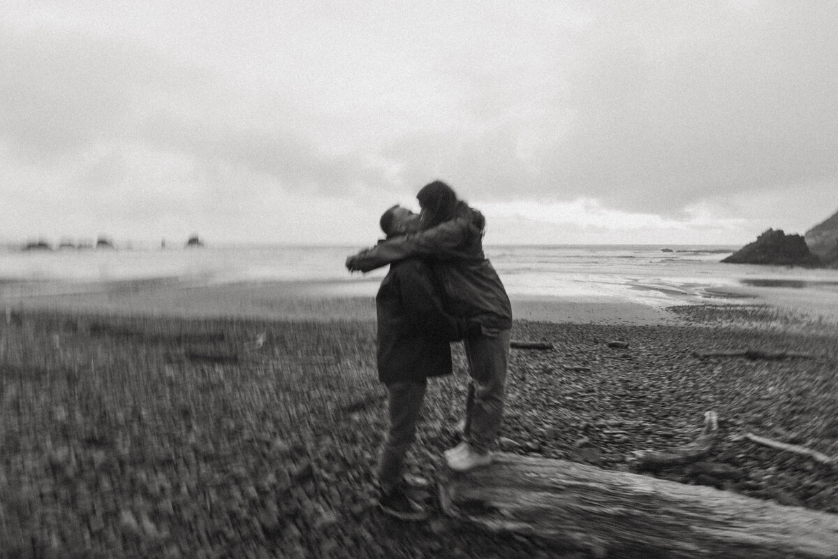 Oregon Coast Couples - lizarrietaphotography-78