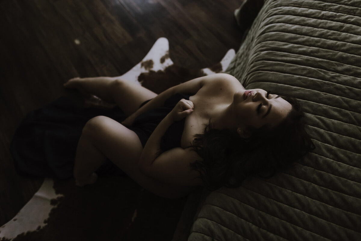 Empowering boudoir photography in Oklahoma City, featuring intimate poses with soft lighting and a sophisticated aesthetic.