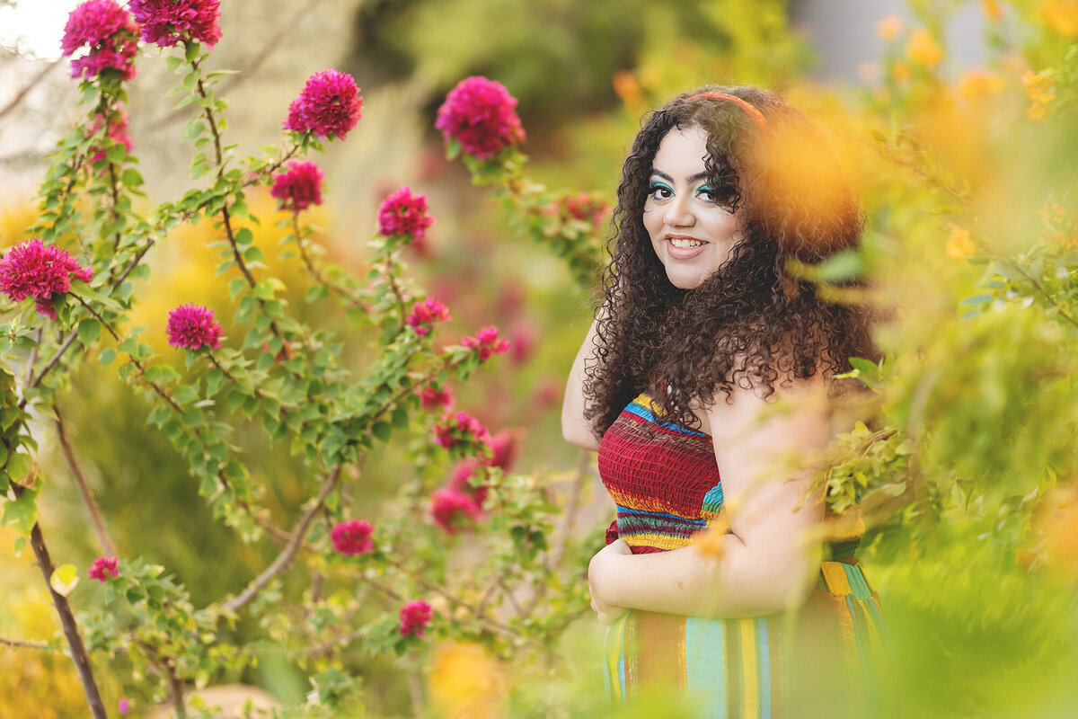 Chandler Senior Photographer Girl in bright flowers ©Reaj Roberts Photography RRP_4358-2