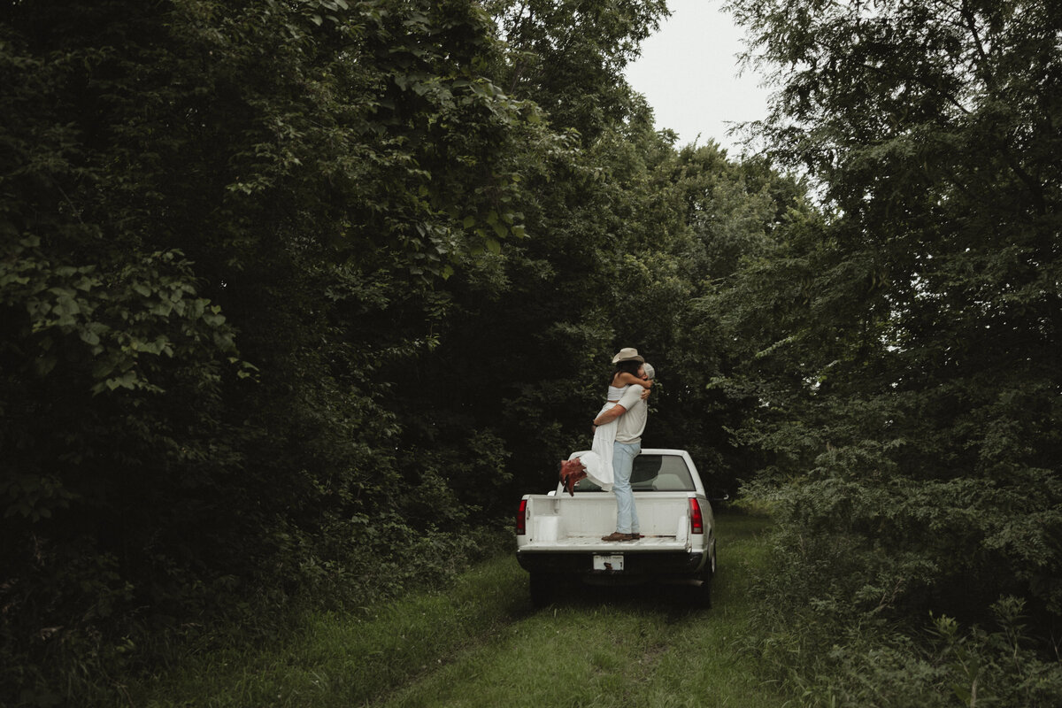 Wildflowercouplessessionwithtruck_emilyarwinephoto-62
