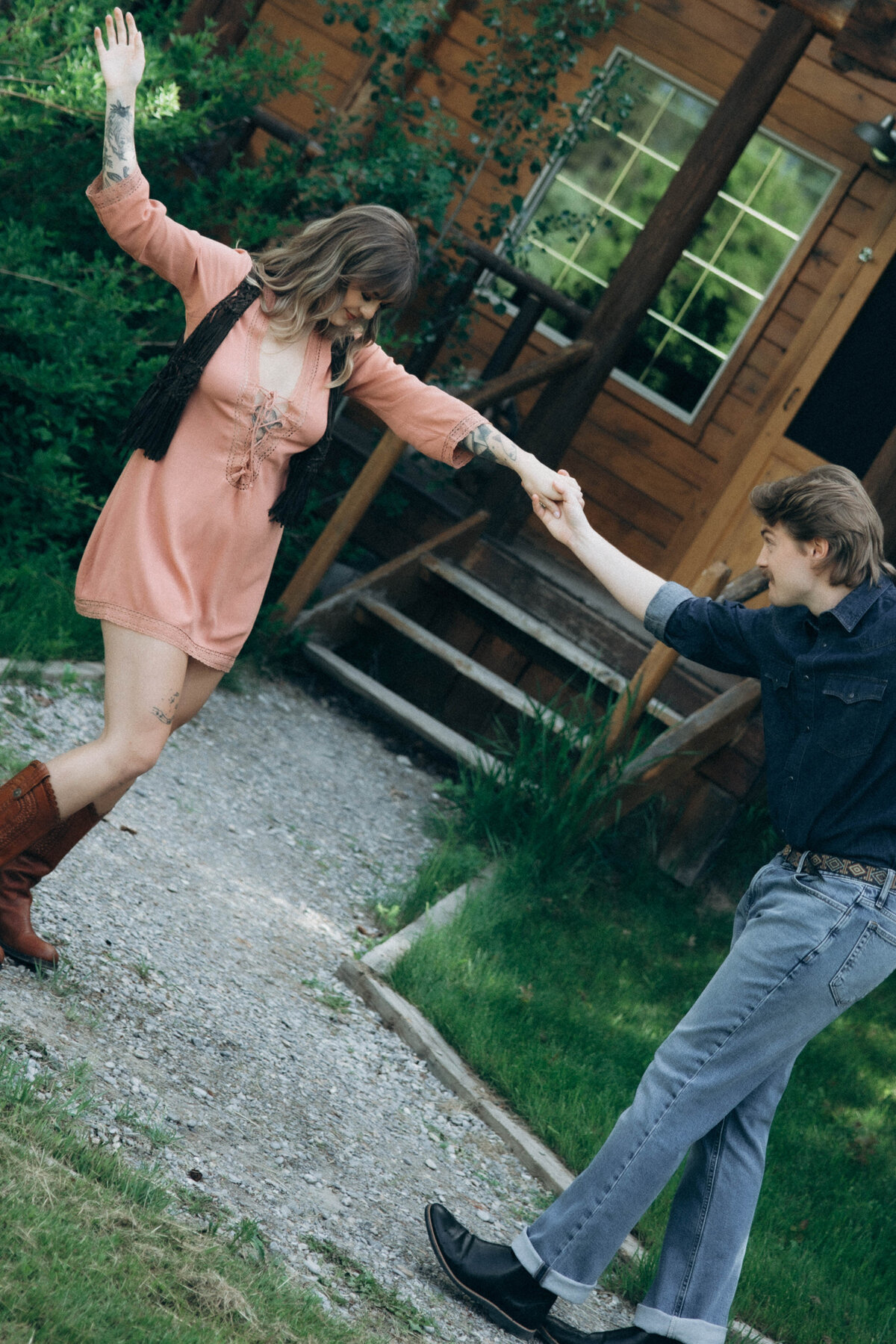 vpc-couples-vintage-cabin-shoot-18