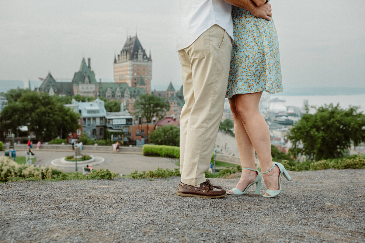 engagement session with a view on the chateau frontenac