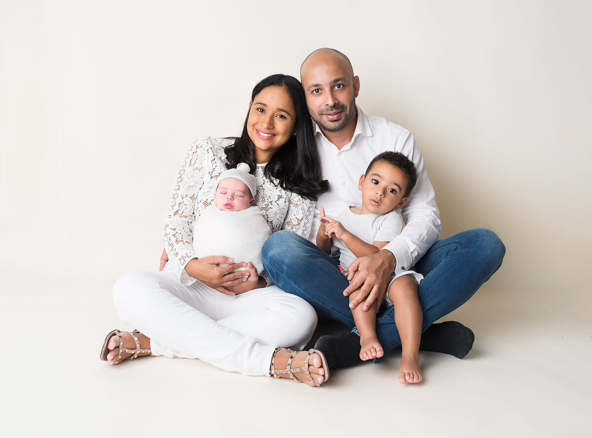 0-n-miami-newborn-photography-family-sibling-020