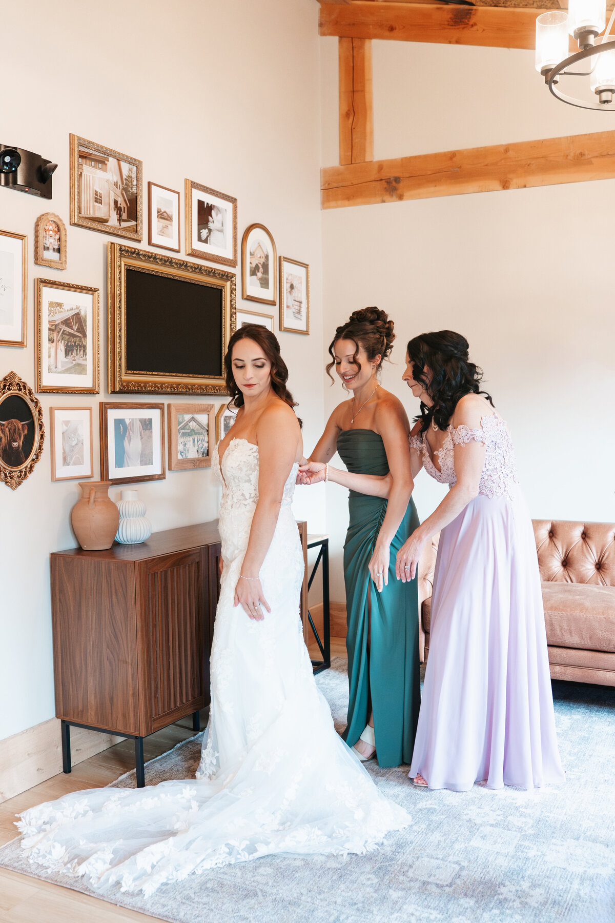 Bride getting ready with her bridesmaids on the morning of her wedding