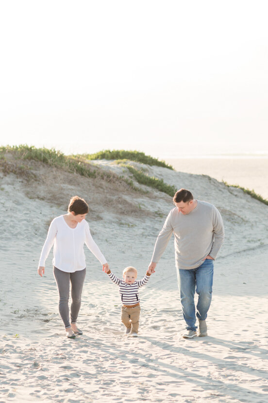 parents-walkig-with-baby-san-dunes-Coronado-San-Diego