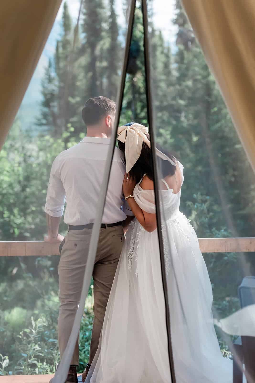 luxury-glamping-wedding-alaska-Soul-and-Sky-Weddings