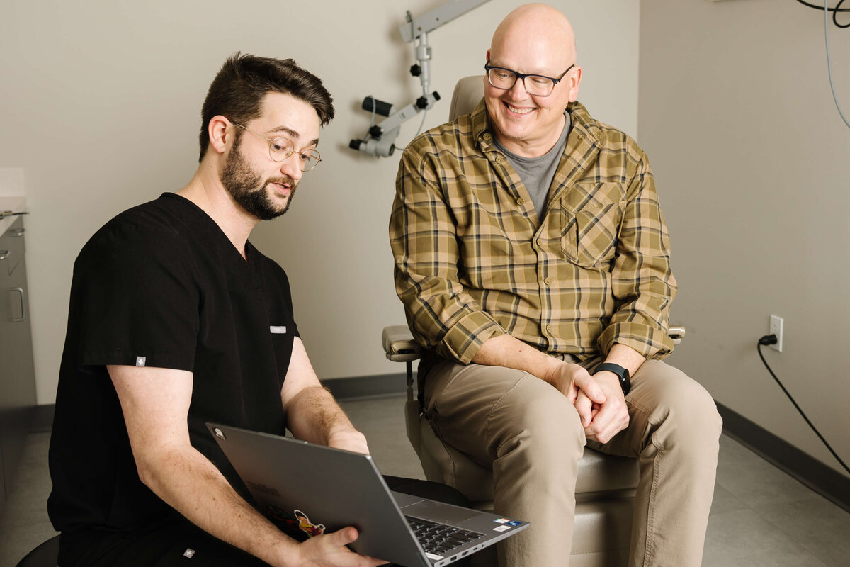Medical-interation-with-patient-brand-photo-by-idaho-commercial-brand-photographer-erin-moore