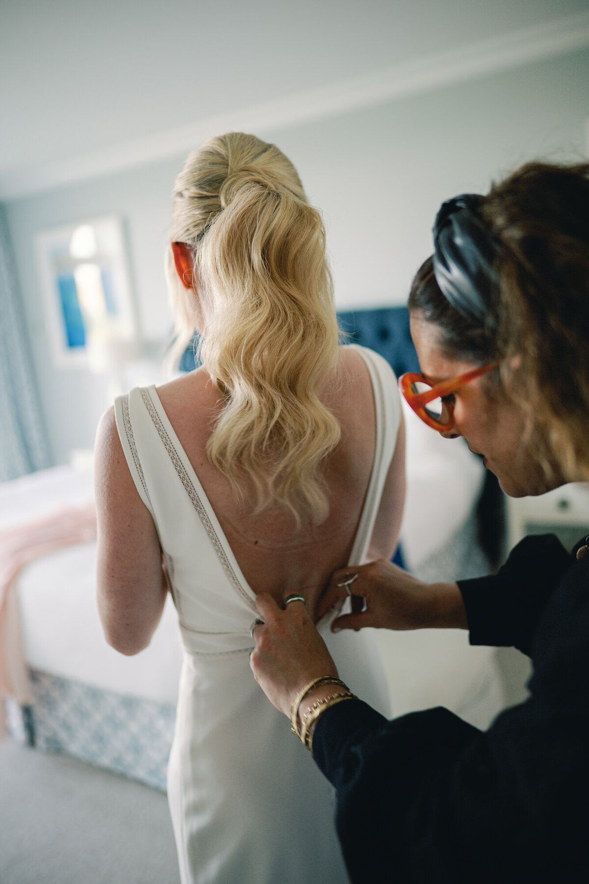 Ocean-House-RI-Watch-Hill-Westerly-Erica-Renee-Beauty-luxury-hair-makeup-team-party-pony-beauty-touch-up-services-natural-wedding-makeup-bridal-hair-stylist
