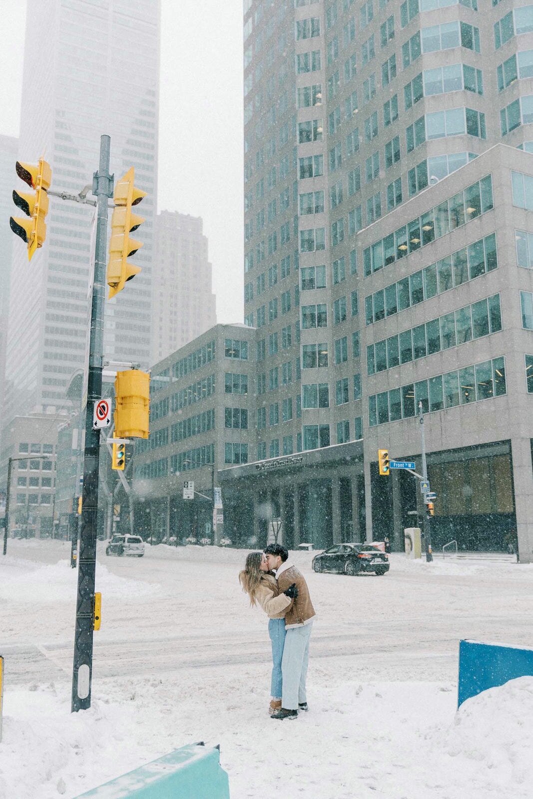 E10-Winter-snowy-engagement-photoshoot-in-Toronto-Zhan-and-Tina-2025-02-16-2500px-1041