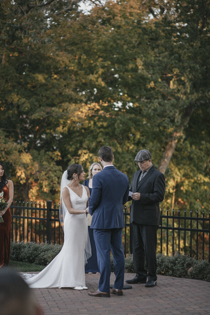 couple-at-the-altar-on-the-connecticut-river