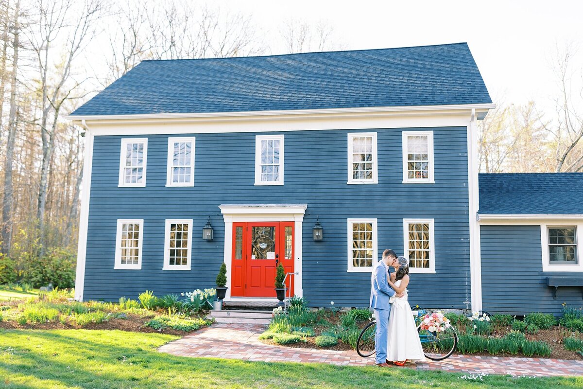 Vintage-New-England-Wedding-Inspiration-Maine-Photography_0037
