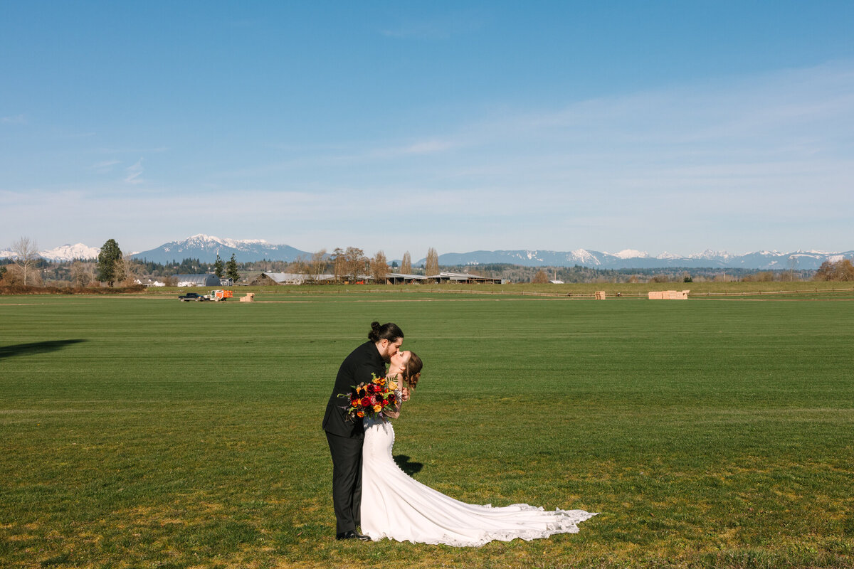 joanna monger photography wedding at hidden meadows snohomish wa