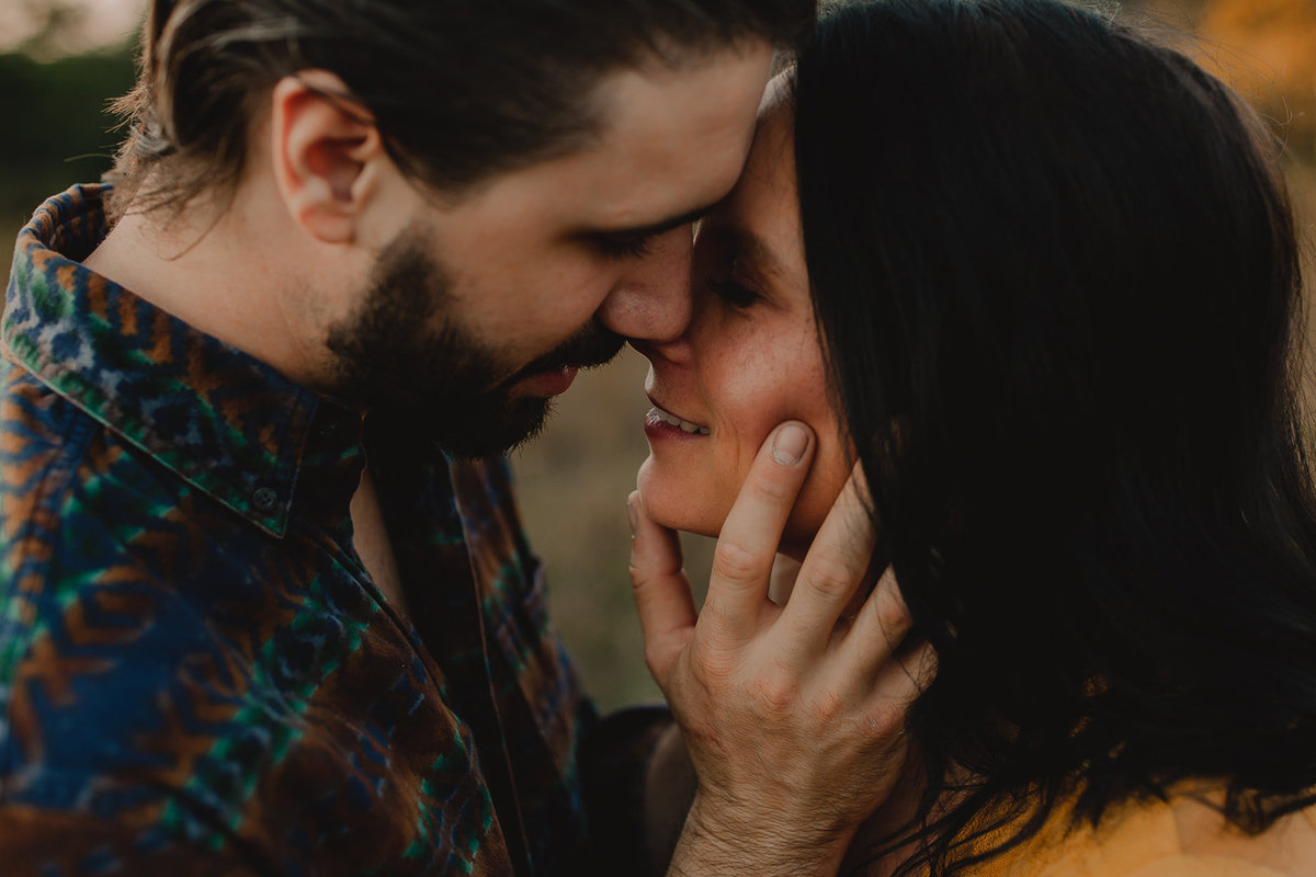 9_Outdoor-Maternity-Boho-Open-Field-Summer-Sunset_Couple