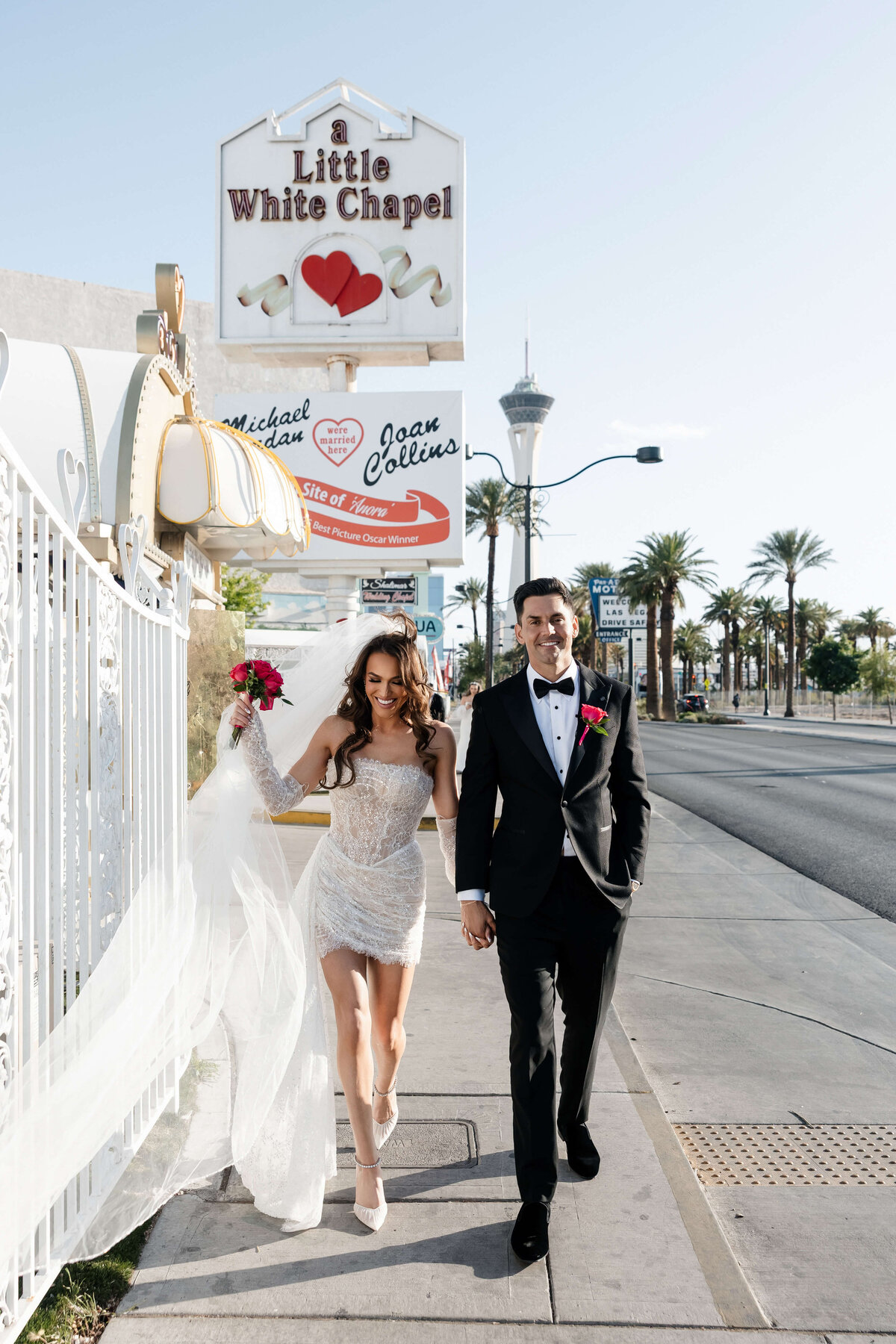 49riskyexposure_alexis-tyler_las-vegas-elopement-photography