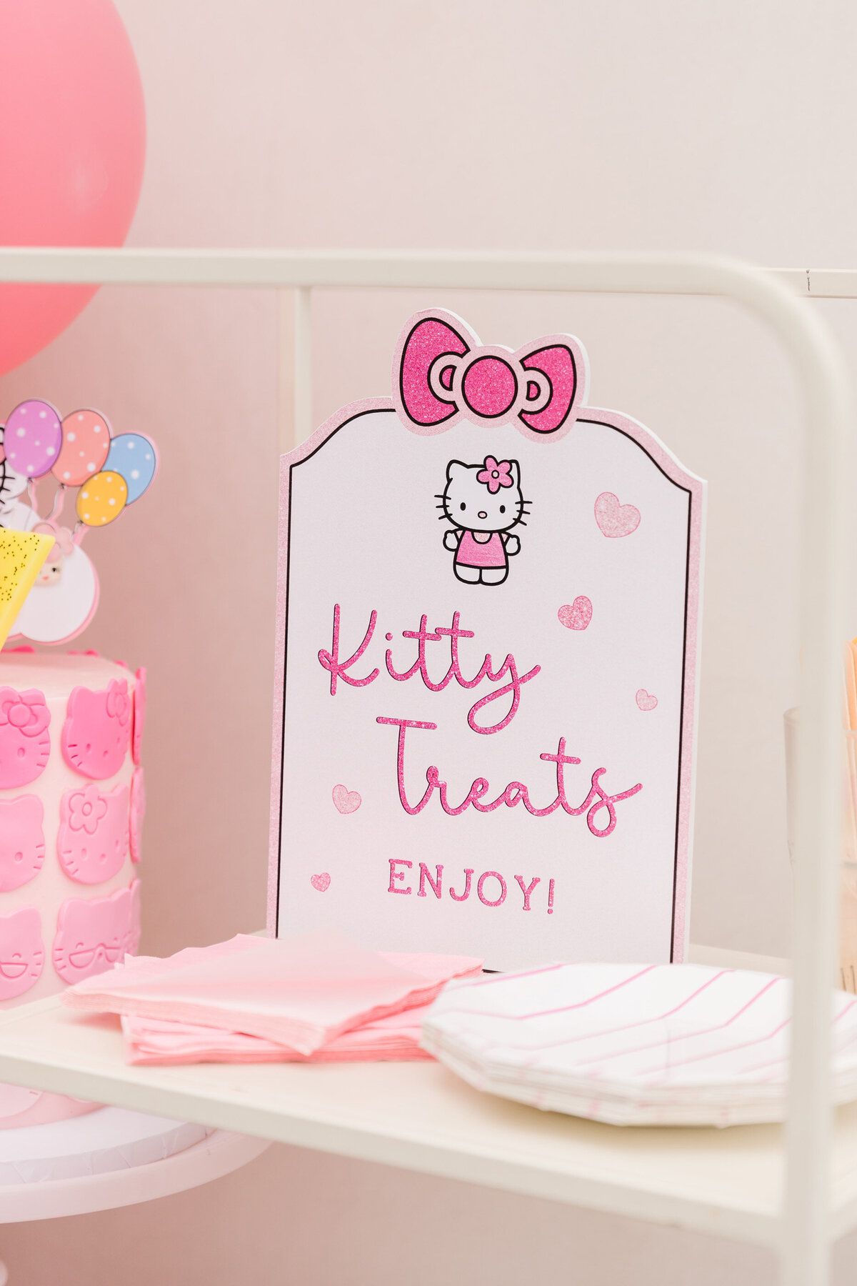 pirouette-paper-hello-kitty-kids-birthday-party-signs 05