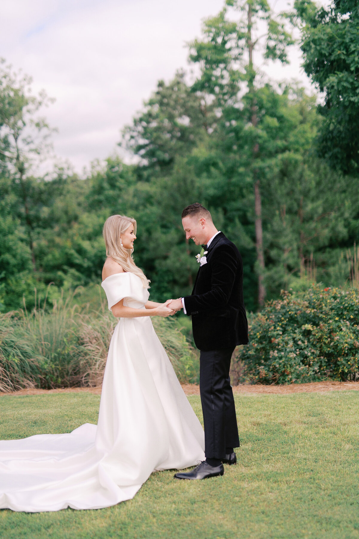 Barn at Smith Lake Wedding Photographer-25