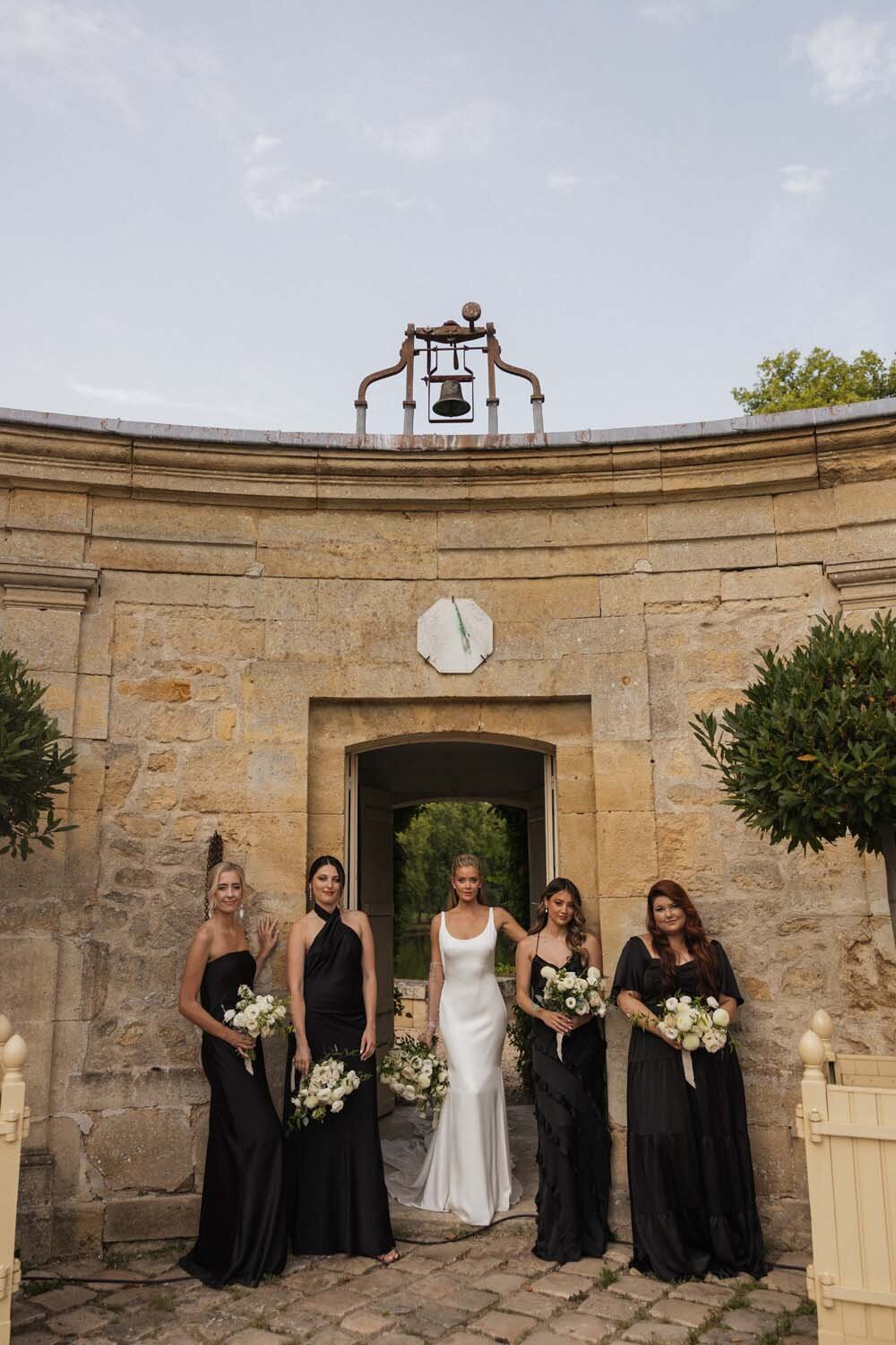 white luxury romance at chateau de Villette for Hannah & dylan Barbour wedding in Paris - Floarl designer Veronique lORRE24